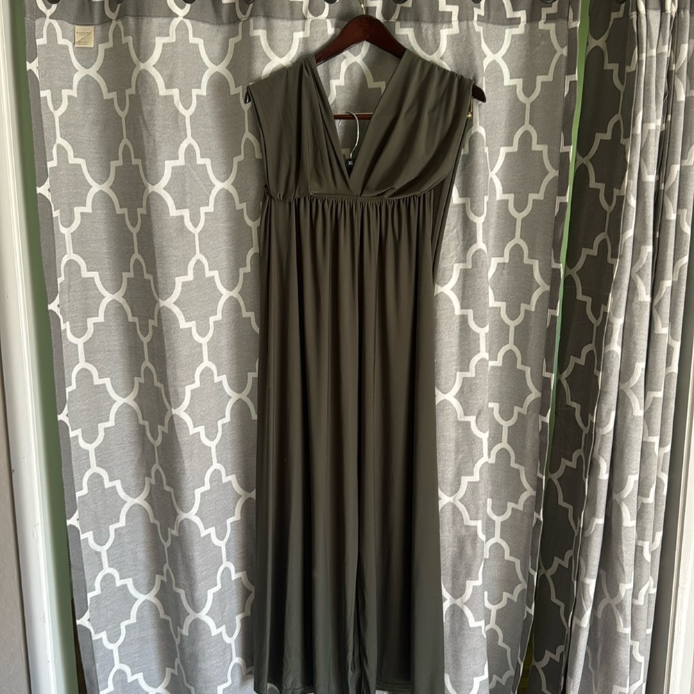 By Louis Paris Womens Full Length tie jumpsuit Green